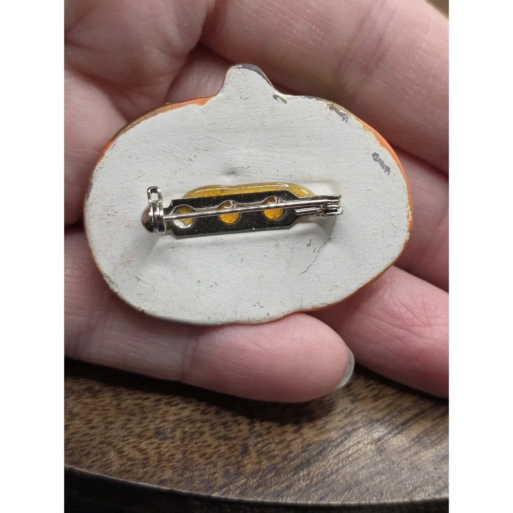 N/A this brooch